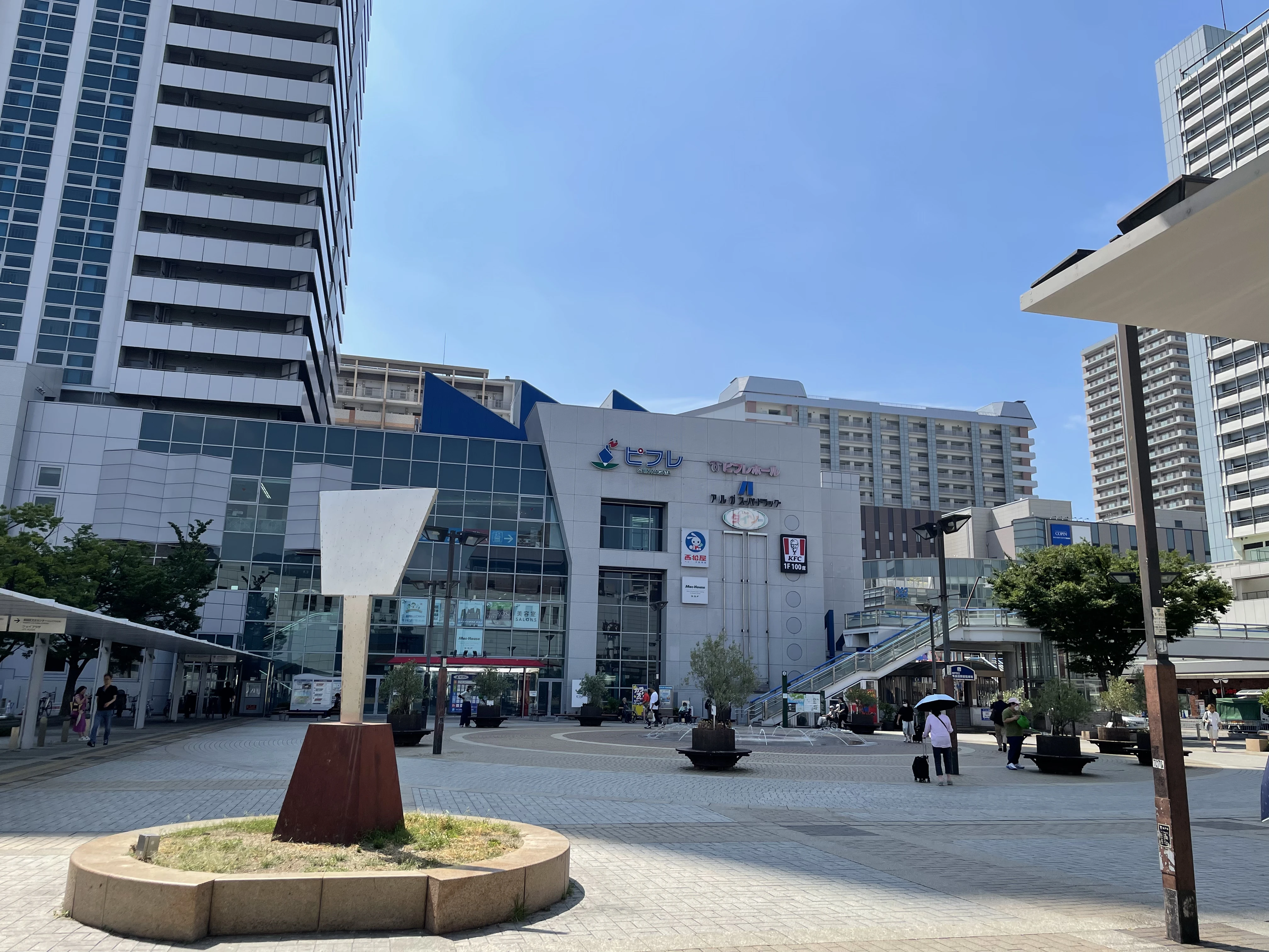 新長田駅前の広場