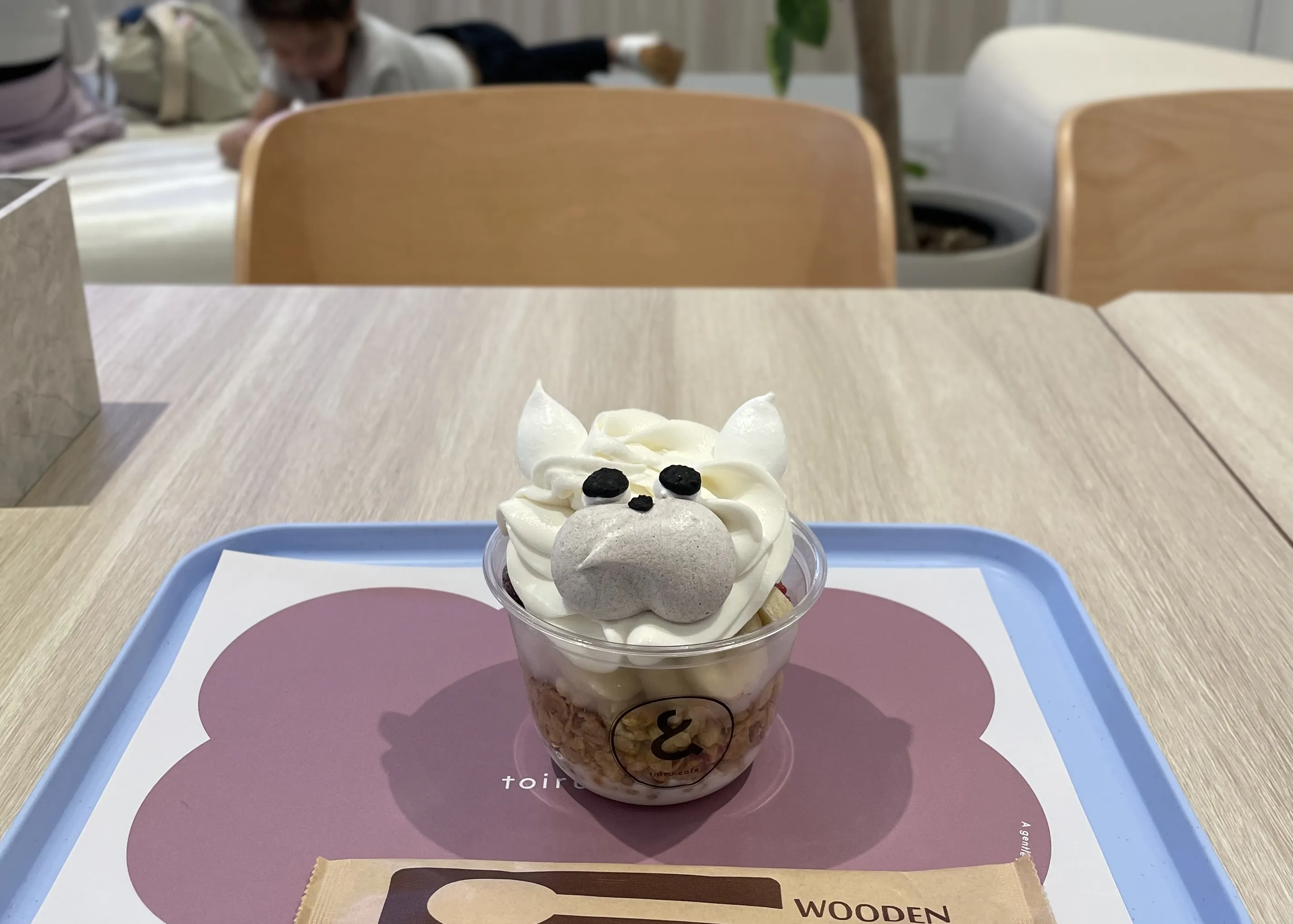 わんころソフトクリームとグラノーラのカップ